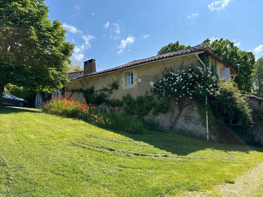 Maison à AUBETERRE-SUR-DRONNE