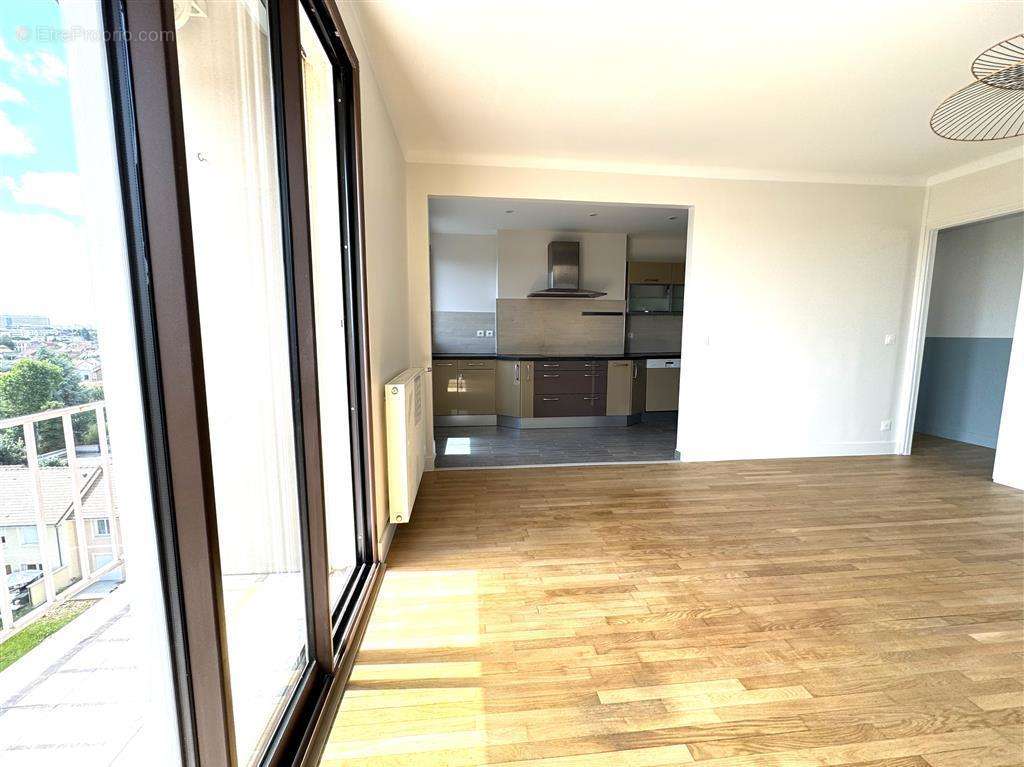 Appartement à SAINT-MAUR-DES-FOSSES