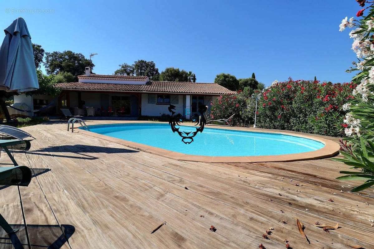 Maison à ROQUEBRUNE-SUR-ARGENS