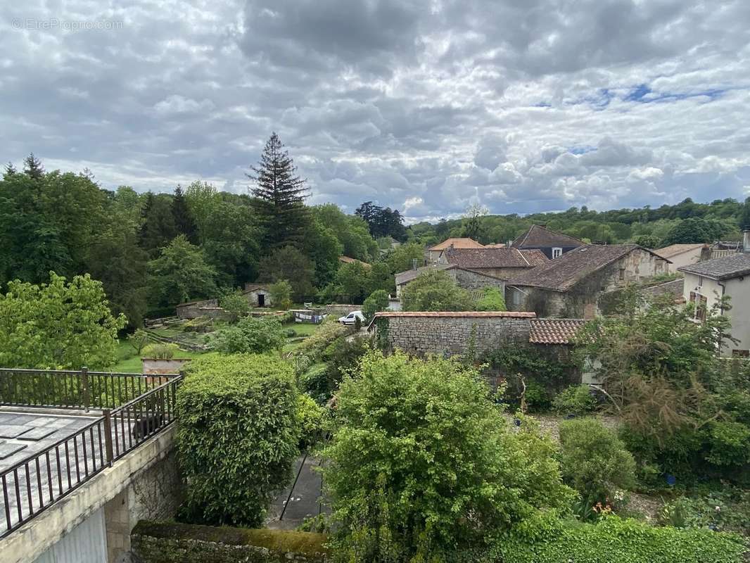 Maison à NANTEUIL-EN-VALLEE