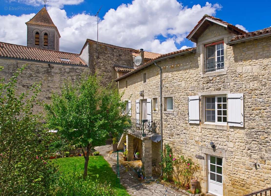 Maison à NANTEUIL-EN-VALLEE