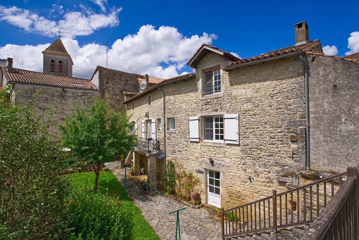 Maison à NANTEUIL-EN-VALLEE