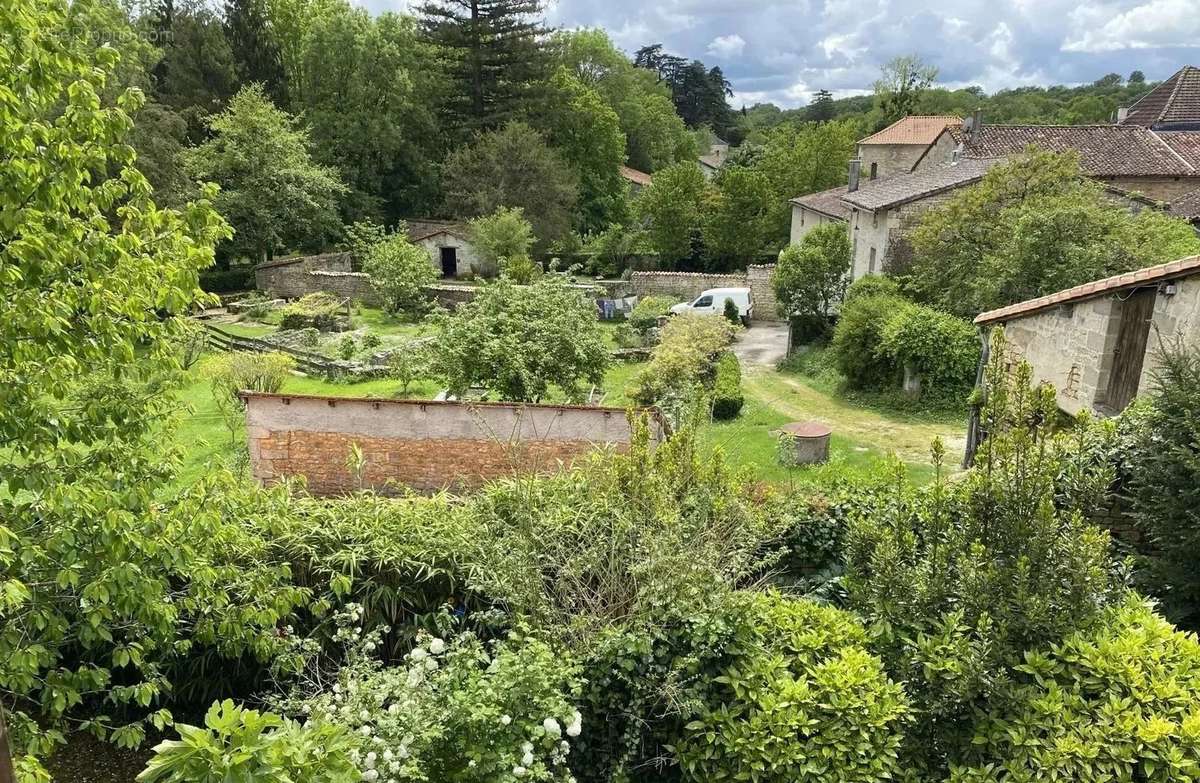 Maison à NANTEUIL-EN-VALLEE