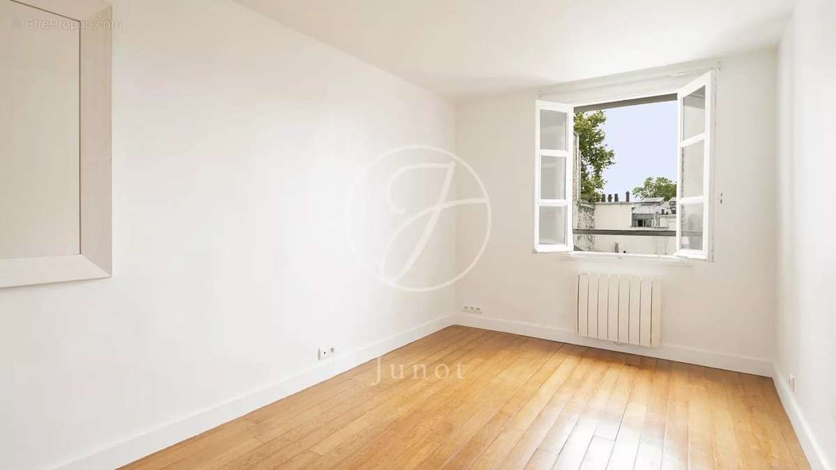 Appartement à PARIS-7E