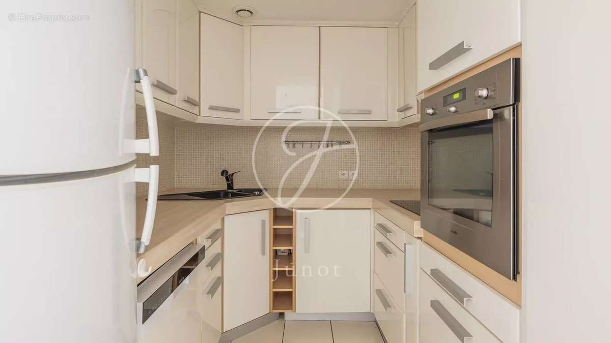 Appartement à PARIS-7E