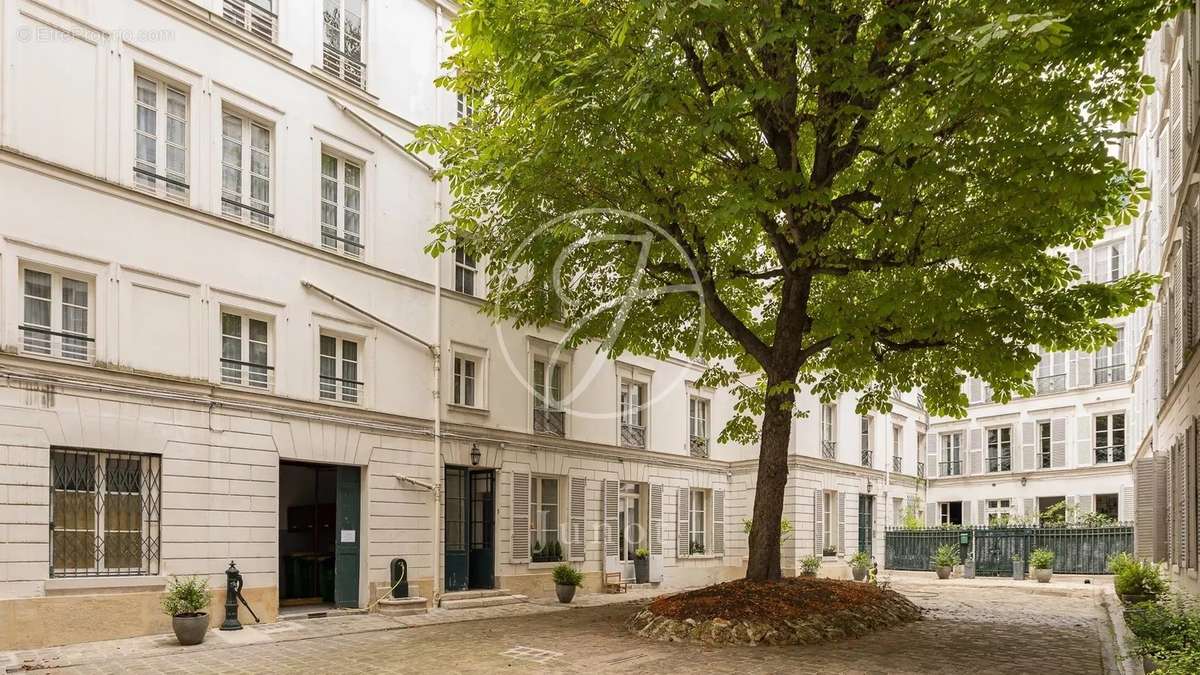 Appartement à PARIS-7E