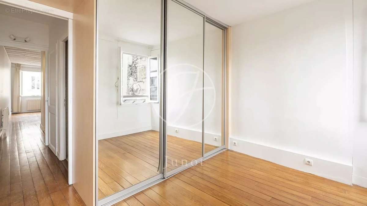 Appartement à PARIS-7E