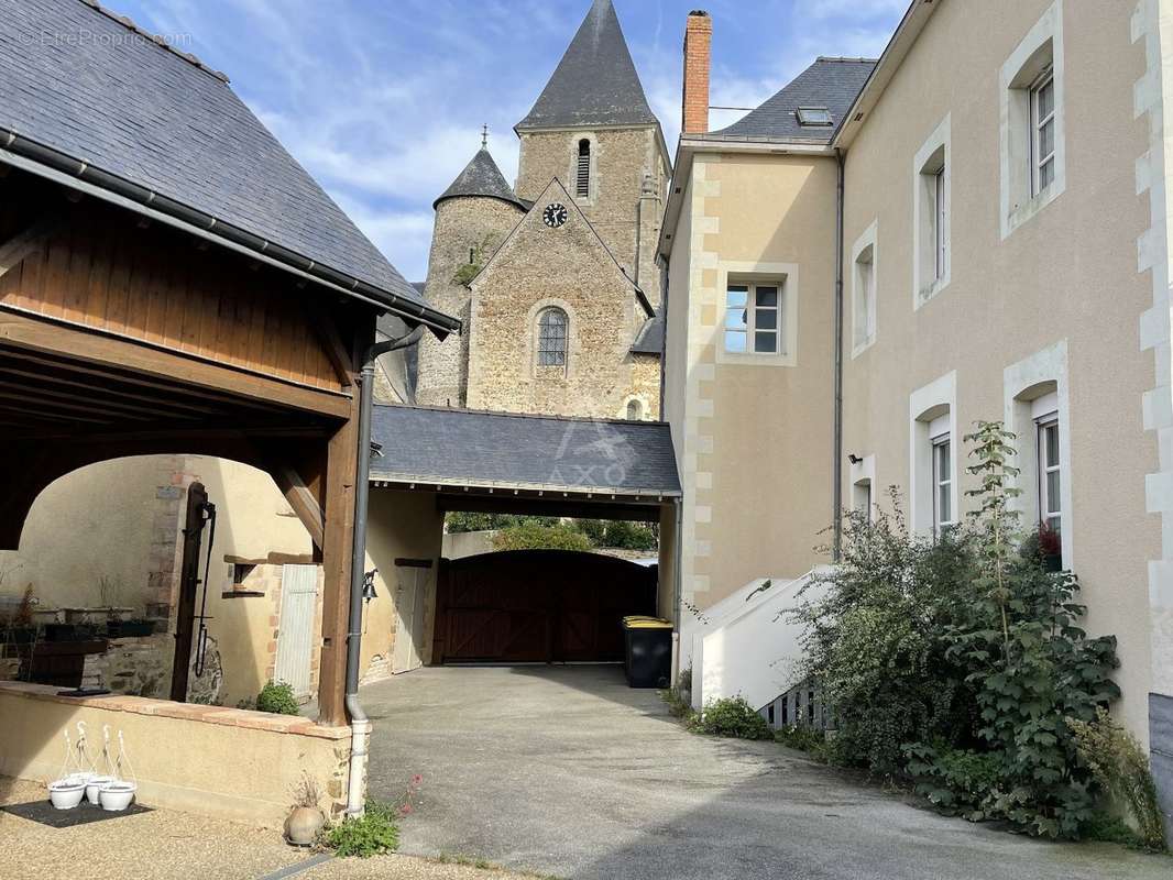 Commerce à SAINT-DENIS-D&#039;ANJOU