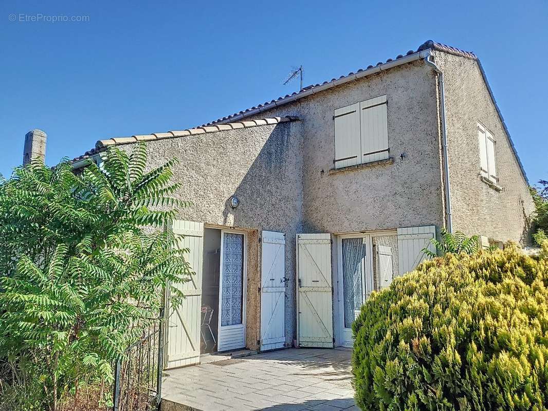 Maison à LA TOUR-SUR-ORB