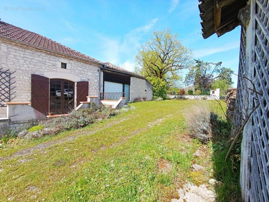 Maison à MONTAIGU-DE-QUERCY