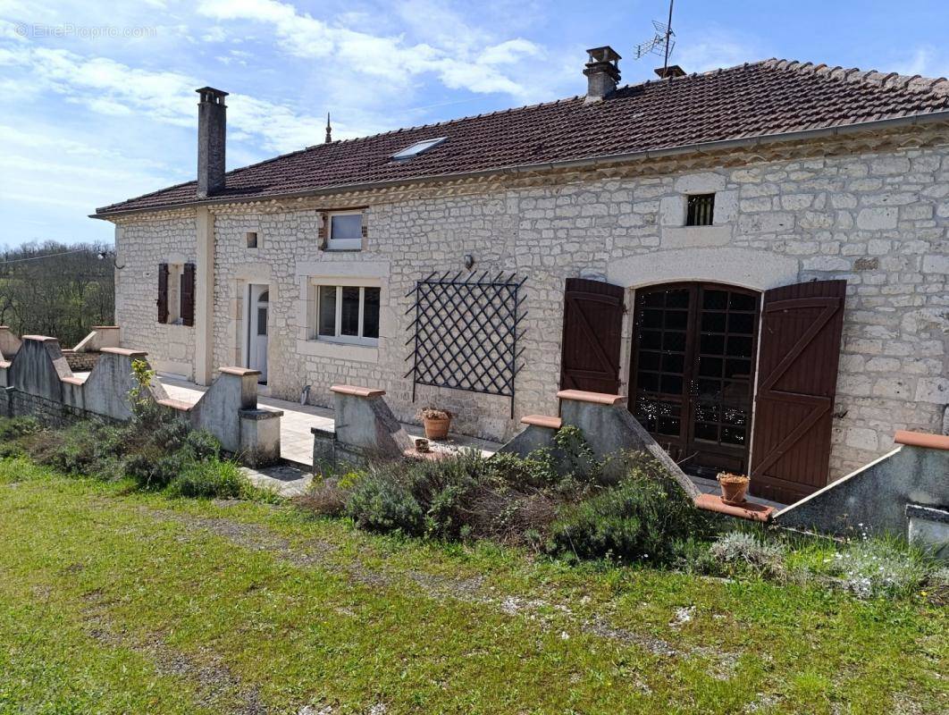 Maison à MONTAIGU-DE-QUERCY