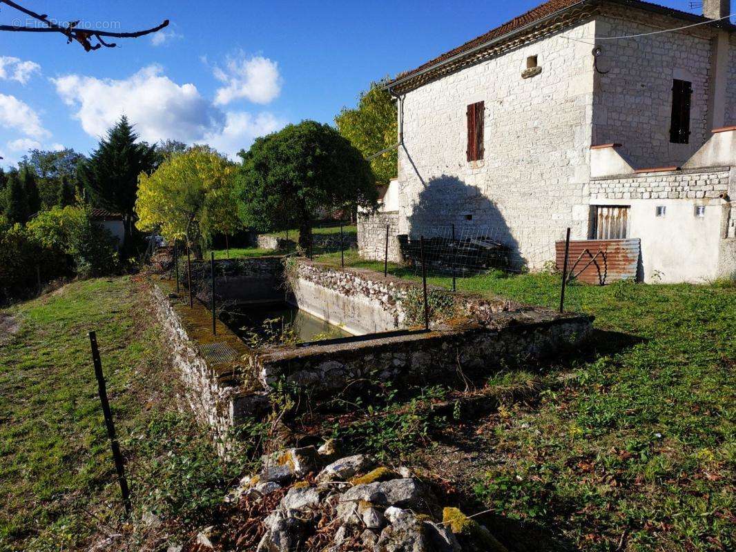 Maison à MONTAIGU-DE-QUERCY