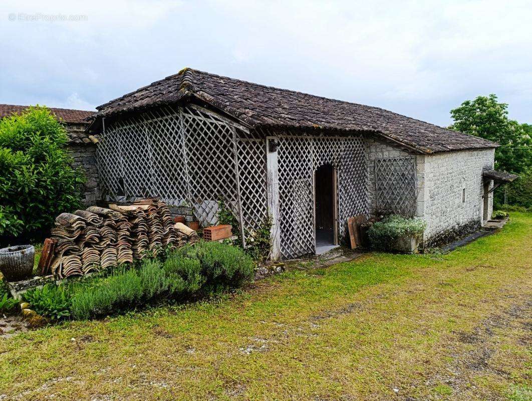 Maison à MONTAIGU-DE-QUERCY