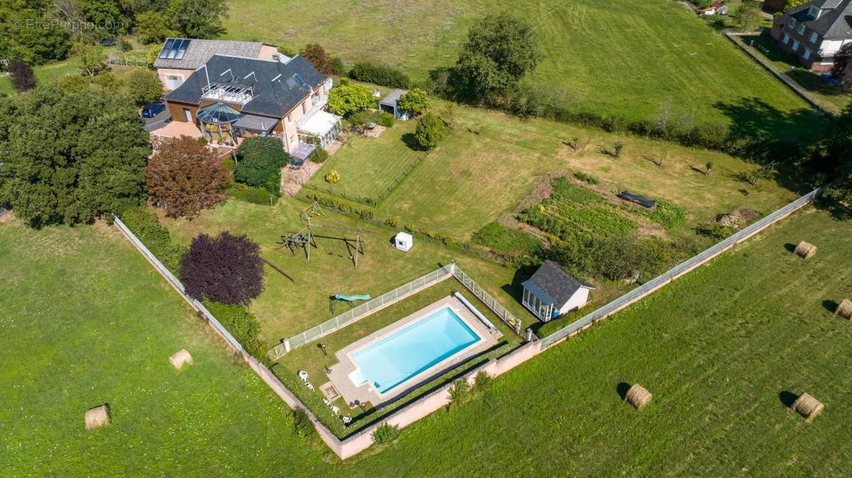 Maison à SAINT-CHRISTOPHE-VALLON