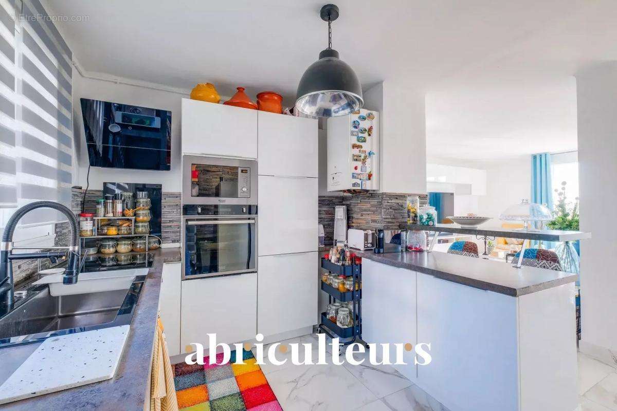 Appartement à MARSEILLE-4E