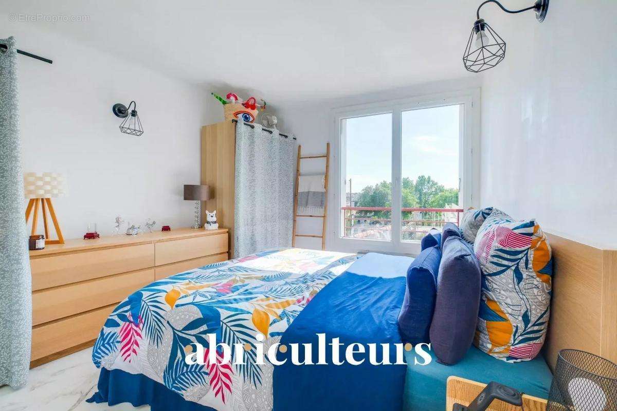 Appartement à MARSEILLE-4E