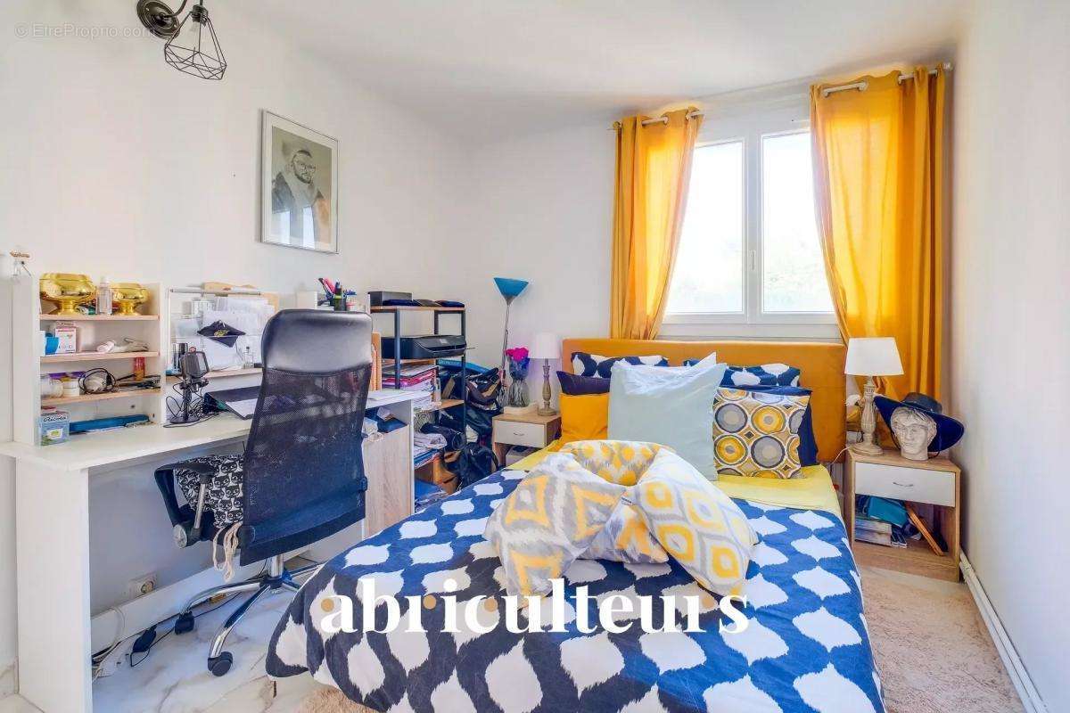 Appartement à MARSEILLE-4E