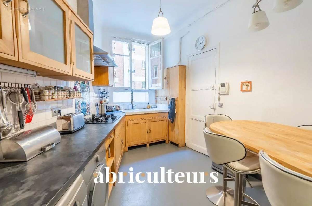 Appartement à PARIS-16E