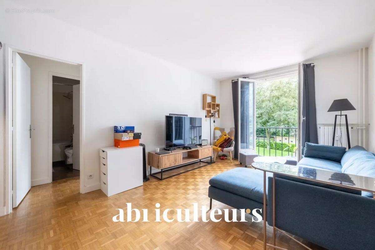 Appartement à NEUILLY-SUR-SEINE