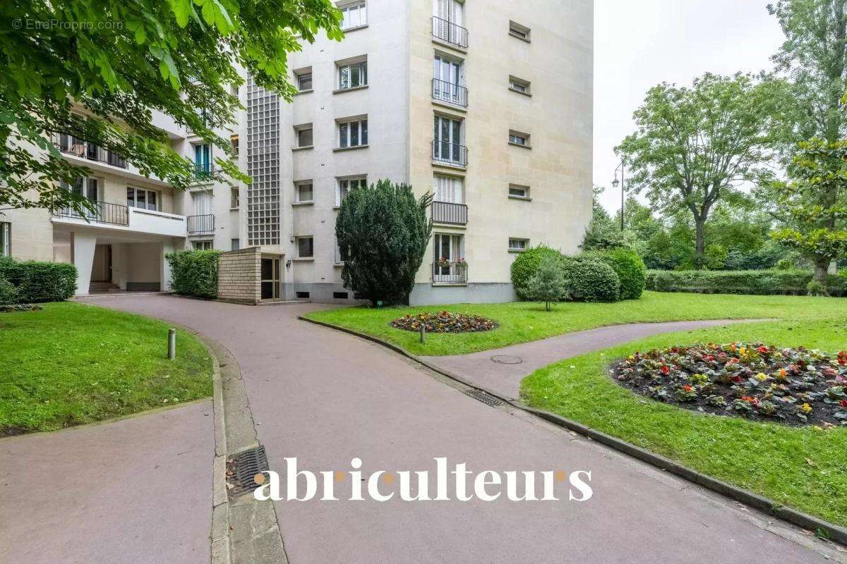 Appartement à NEUILLY-SUR-SEINE