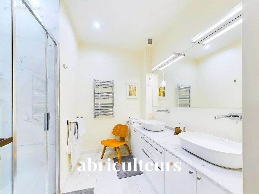 Appartement à PARIS-8E