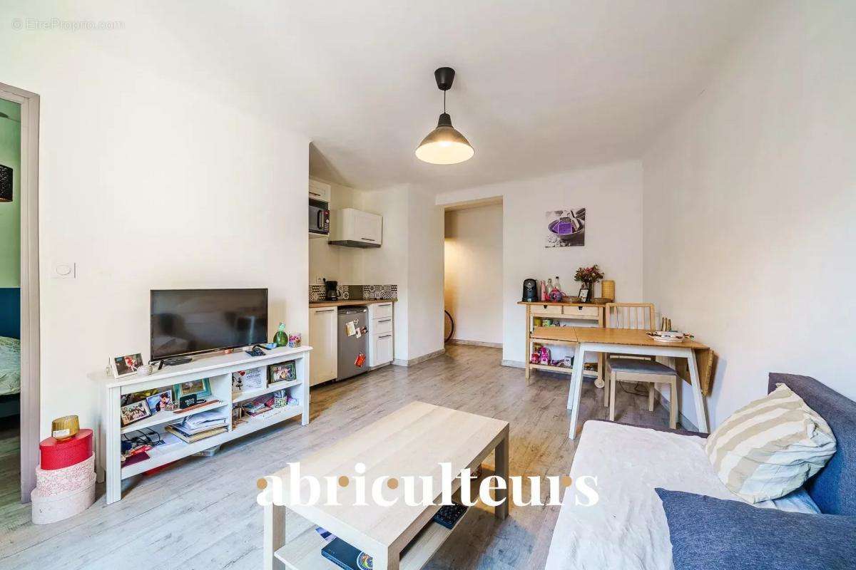 Appartement à MARSEILLE-3E