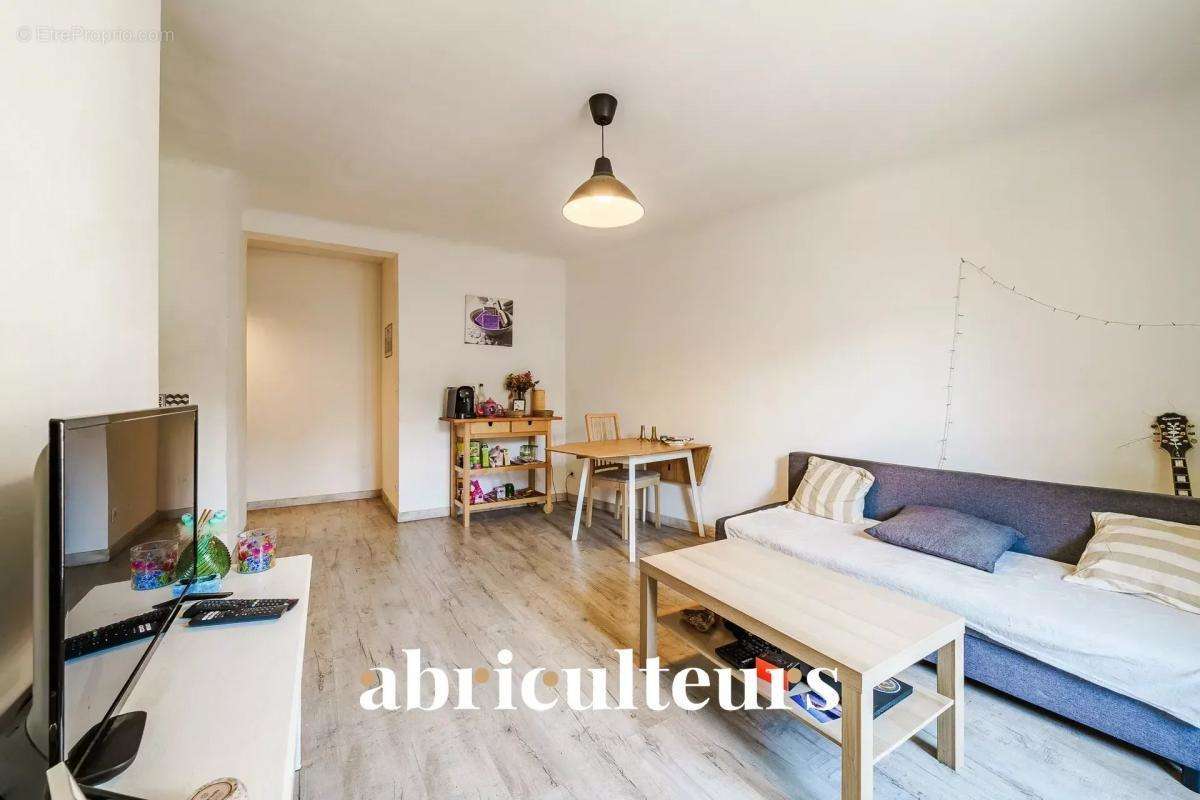 Appartement à MARSEILLE-3E