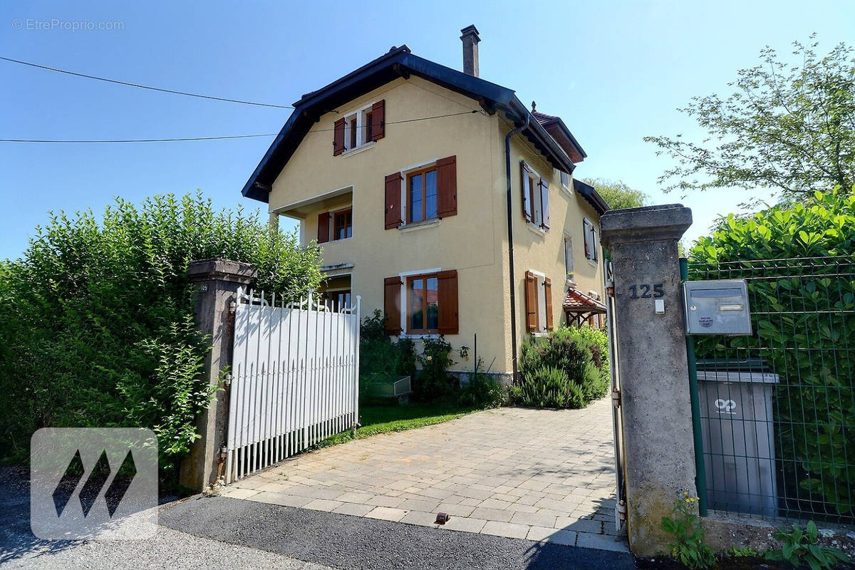 Maison à LA ROCHE-SUR-FORON