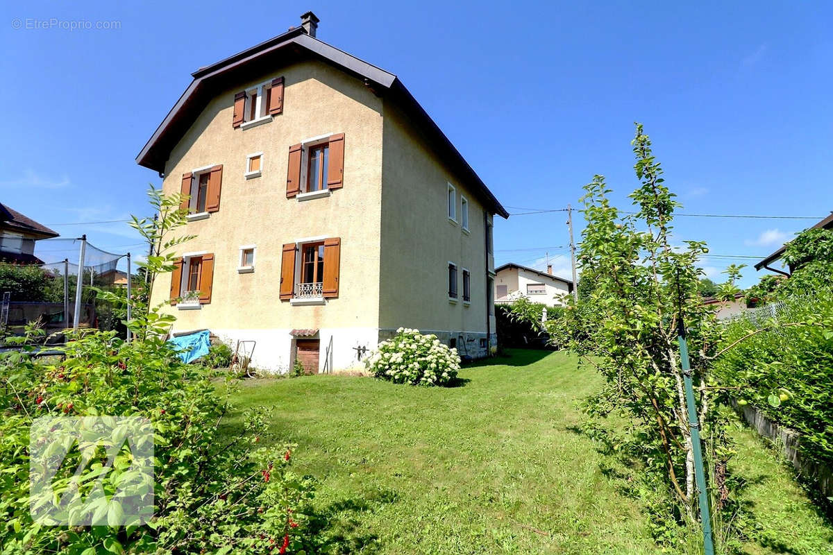 Maison à LA ROCHE-SUR-FORON