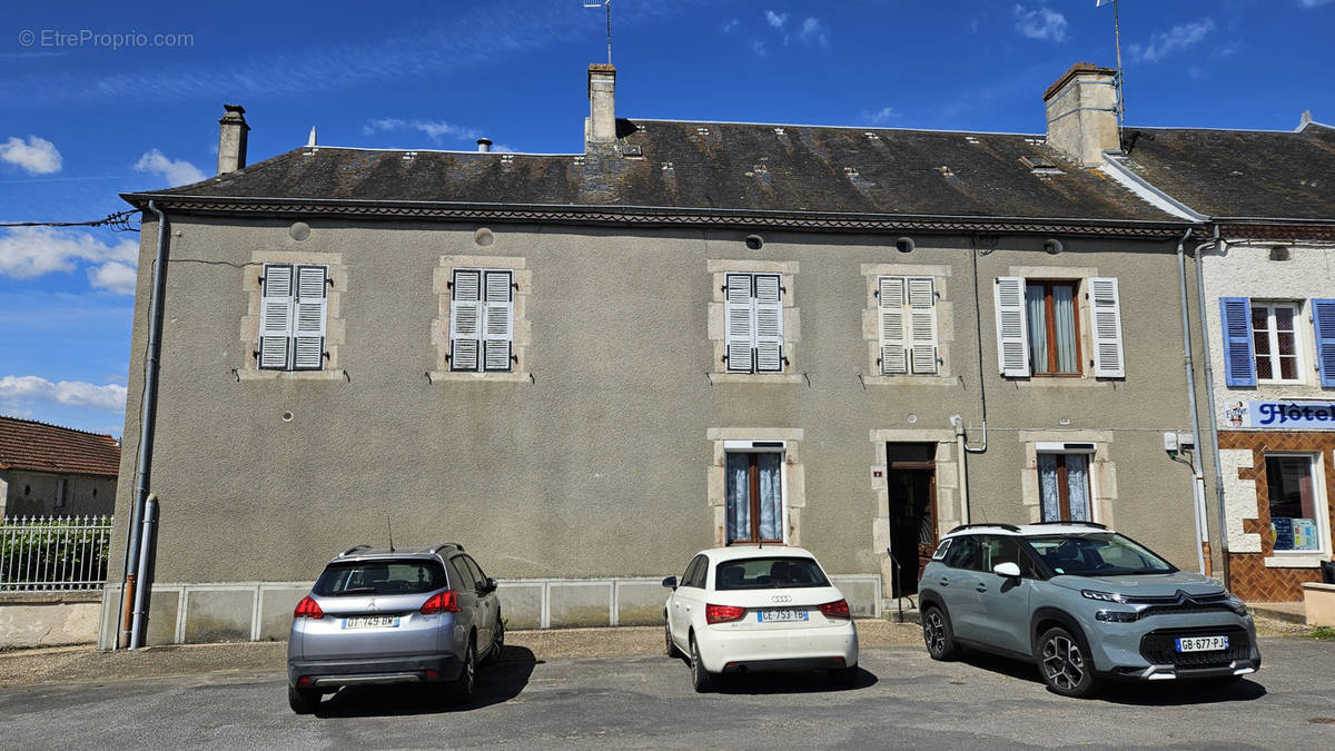 Maison à LUSSAC-LES-EGLISES