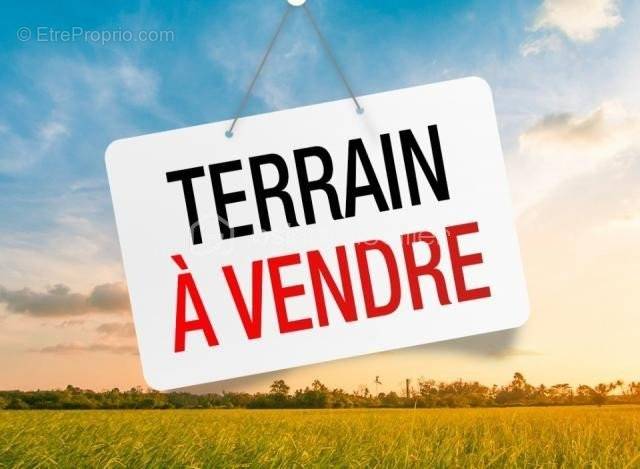 Terrain à L&#039;ETANG-SALE