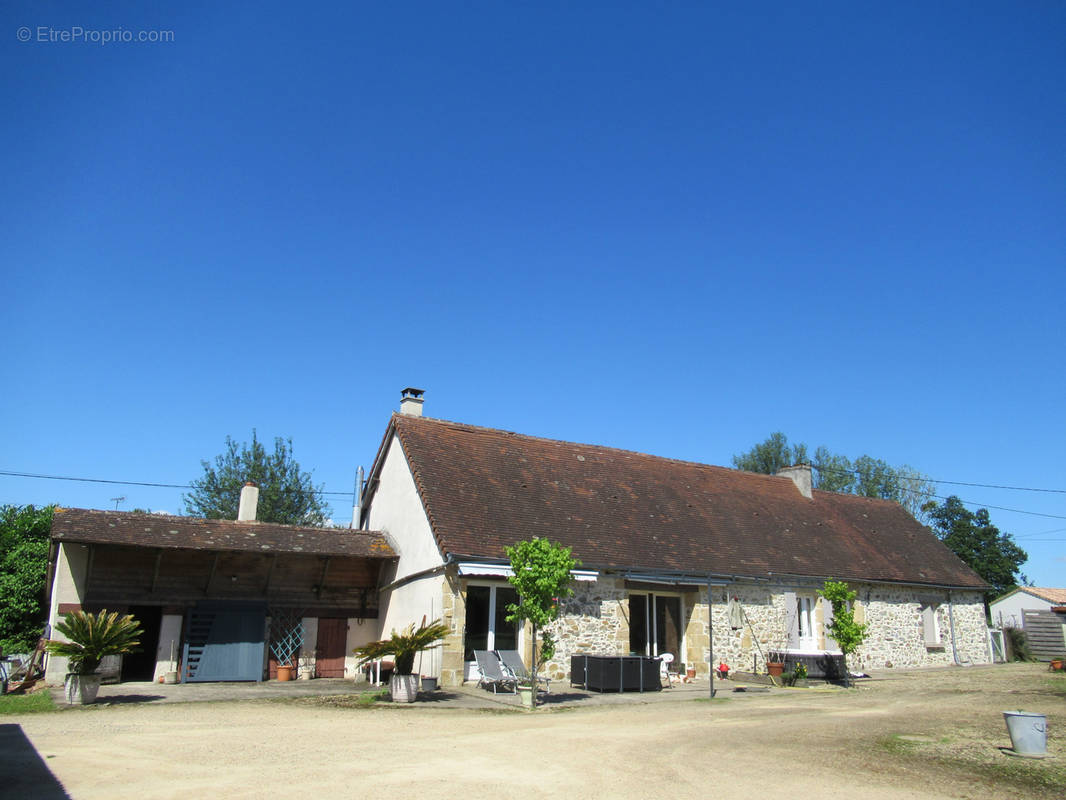 Maison à LANOUAILLE