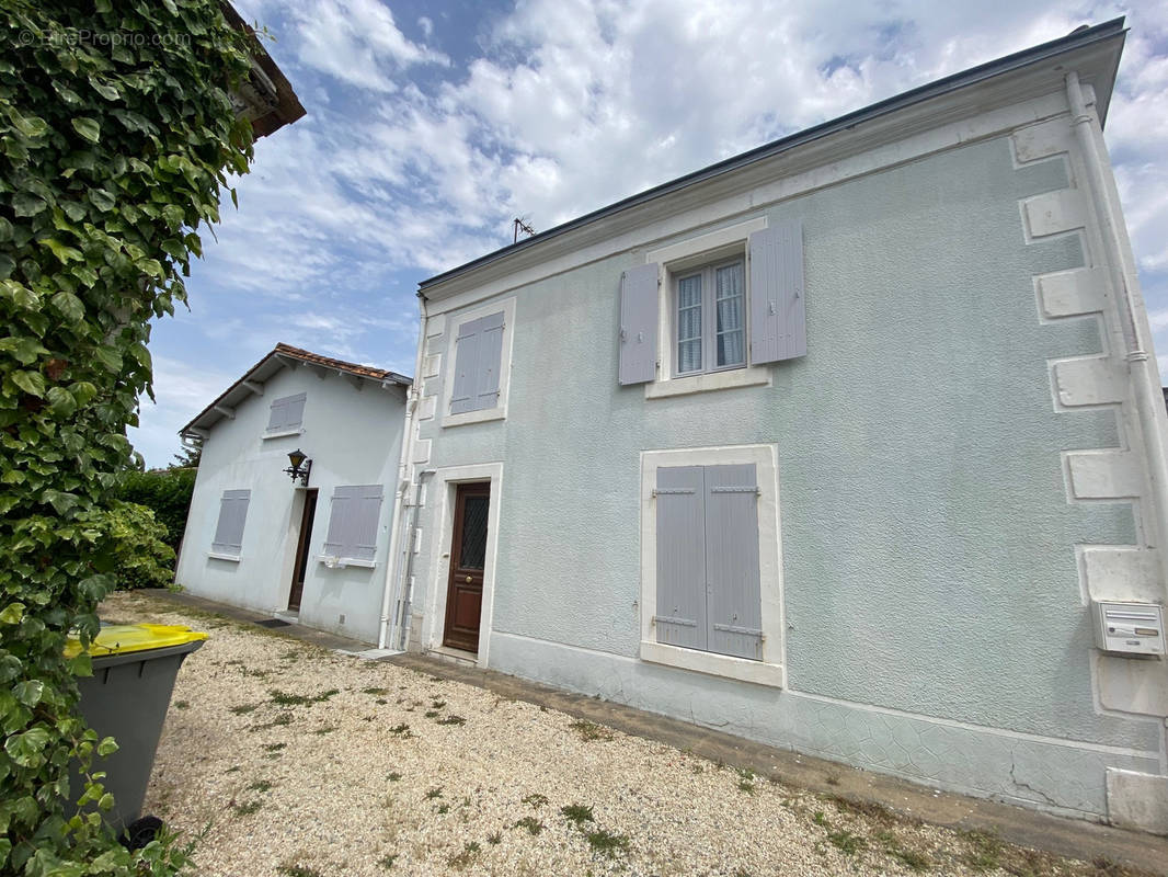 Maison à LE VANNEAU-IRLEAU