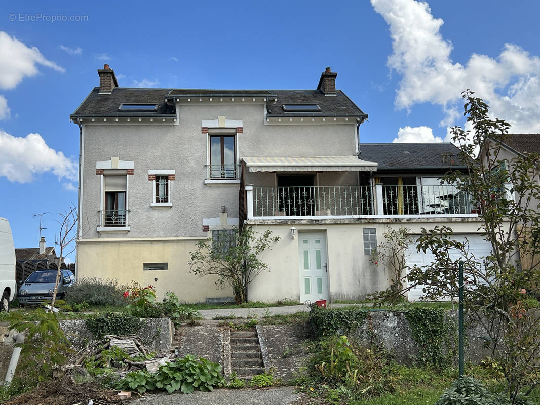 Maison à HOUDAN