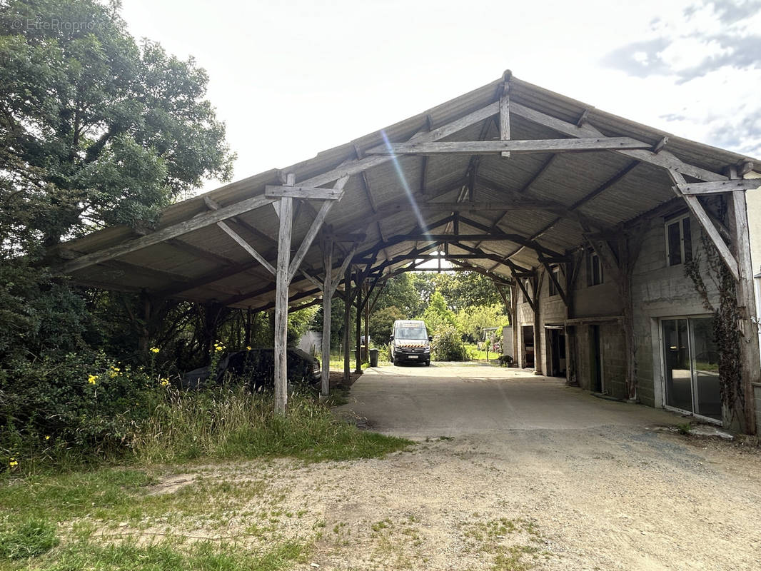 Parking à VIGNEUX-DE-BRETAGNE