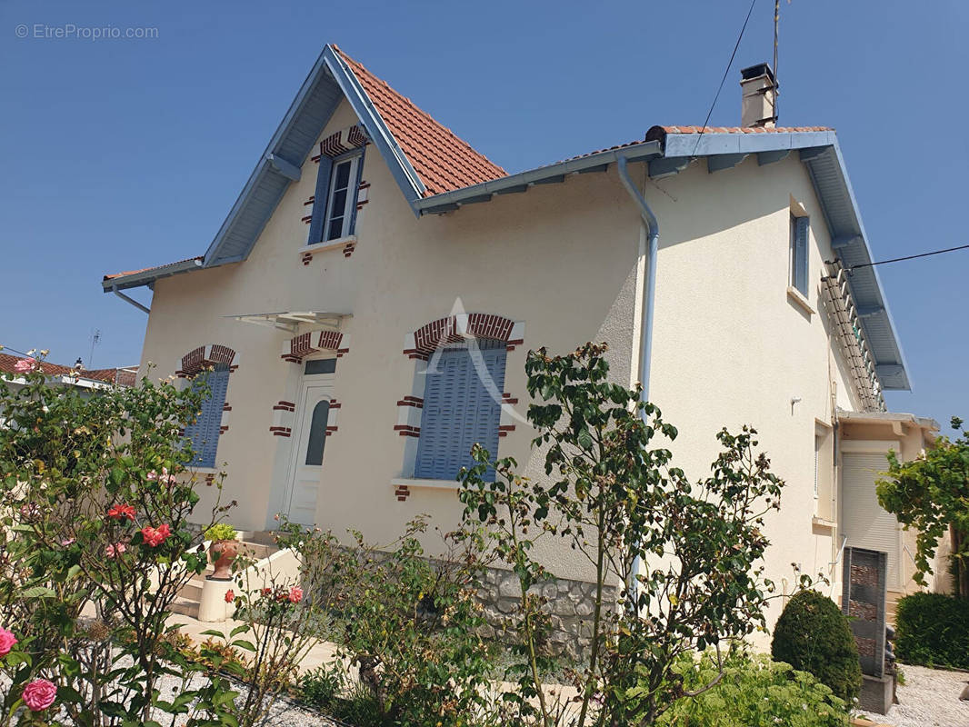 Maison à AIGUILLON