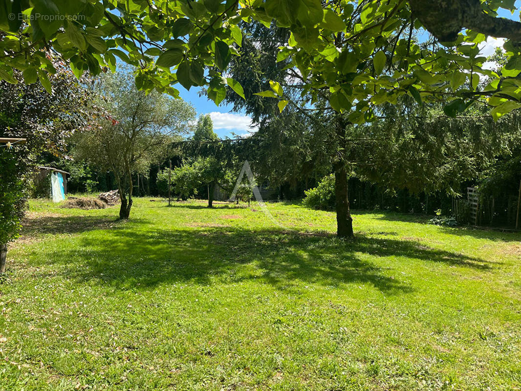 Terrain à LA JONCHERE