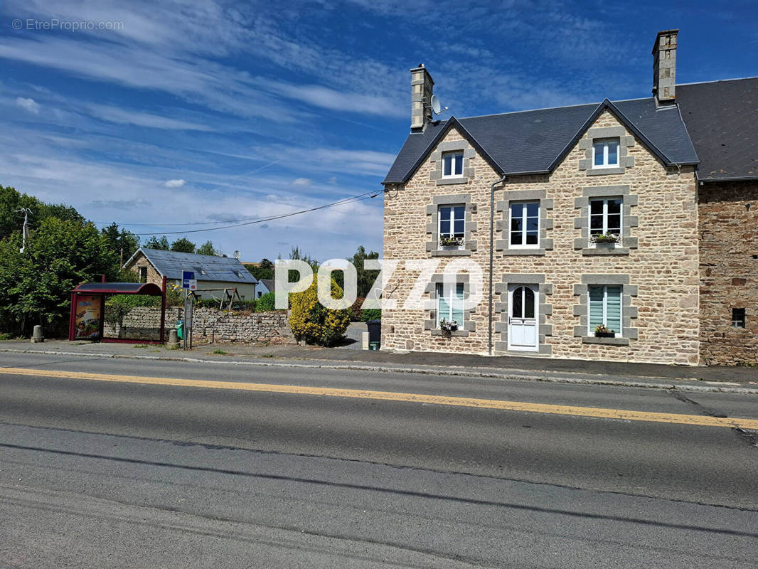 Maison à SAINT-PIERRE-LANGERS