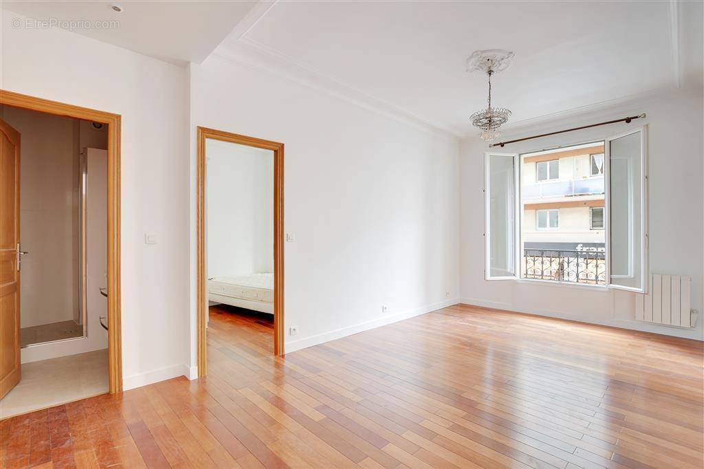 Appartement à PARIS-11E