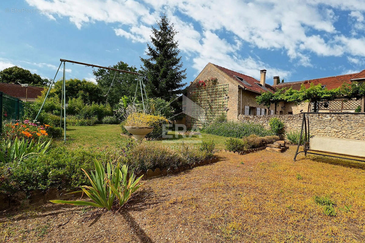 Maison à BRIERES-LES-SCELLES