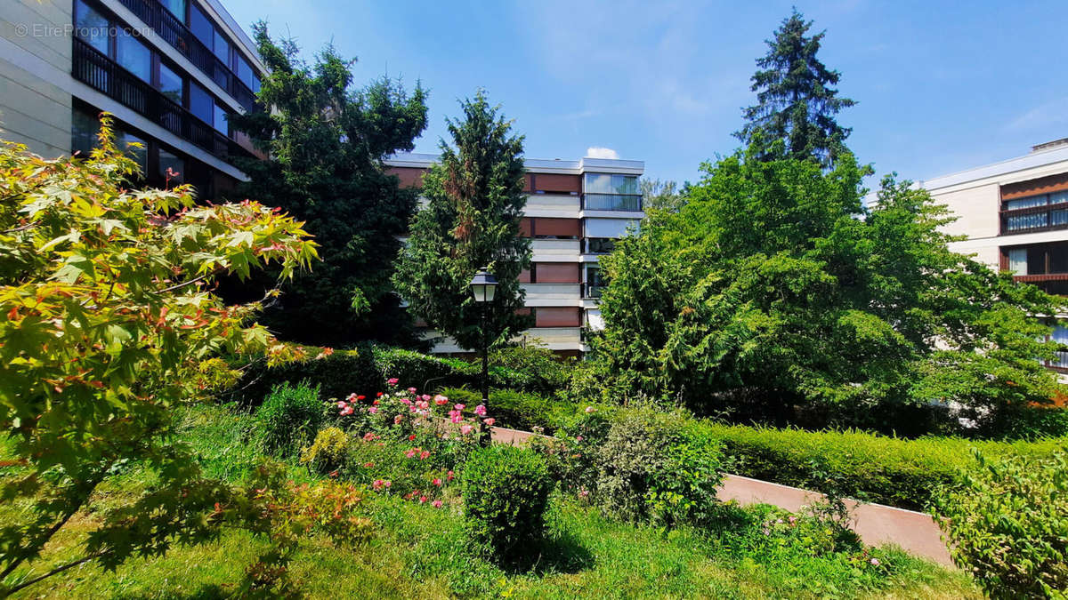 Appartement à FONTENAY-LE-FLEURY