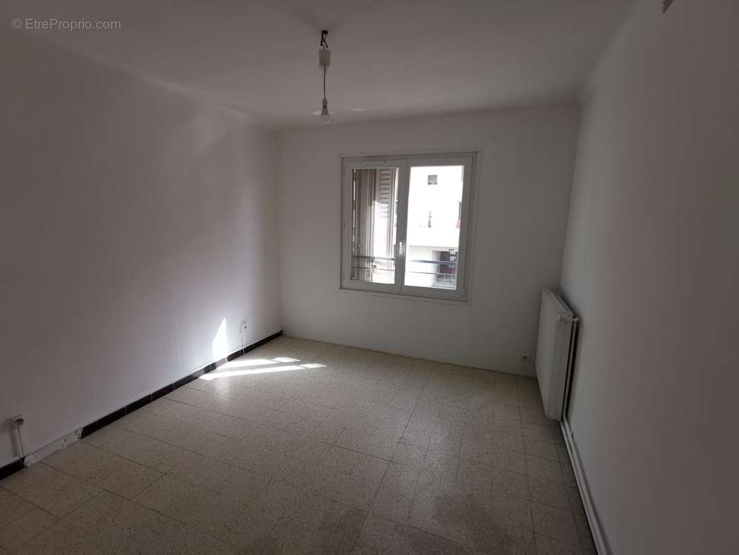 CHAMBRE - Appartement à NIMES