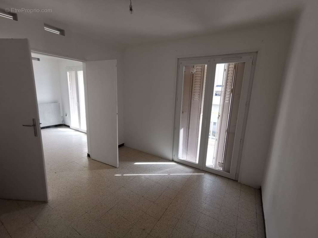 CHAMBRE - Appartement à NIMES