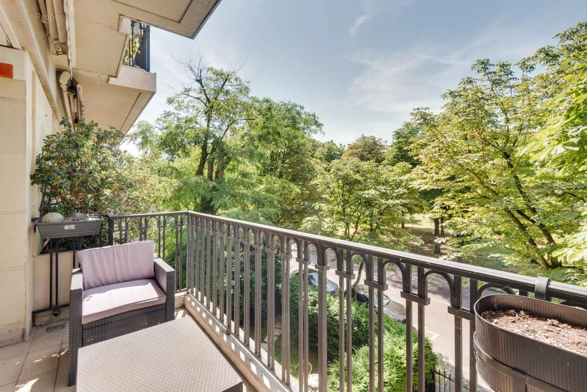 Appartement à NEUILLY-SUR-SEINE