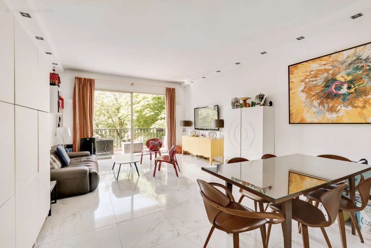 Appartement à NEUILLY-SUR-SEINE