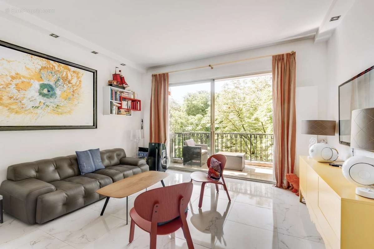 Appartement à NEUILLY-SUR-SEINE