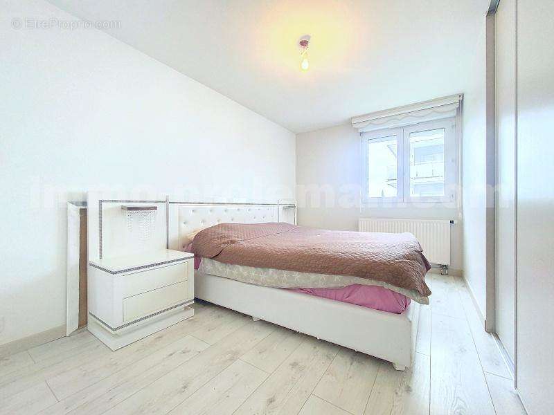 Appartement_T4_Ambilly_belle_superficie_prox_frontière_Suisse_tram_Ceva_direction_GENEVE_Secteur_Verdoyant__Frontaliers_Moderne_Salon_ - Appartement à AMBILLY