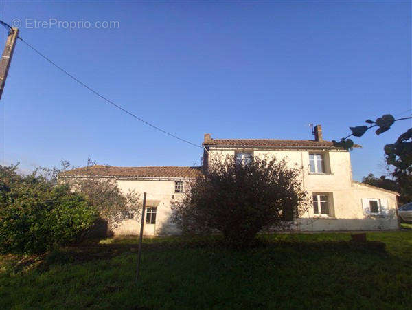 1 facade - Maison à CHEF-BOUTONNE