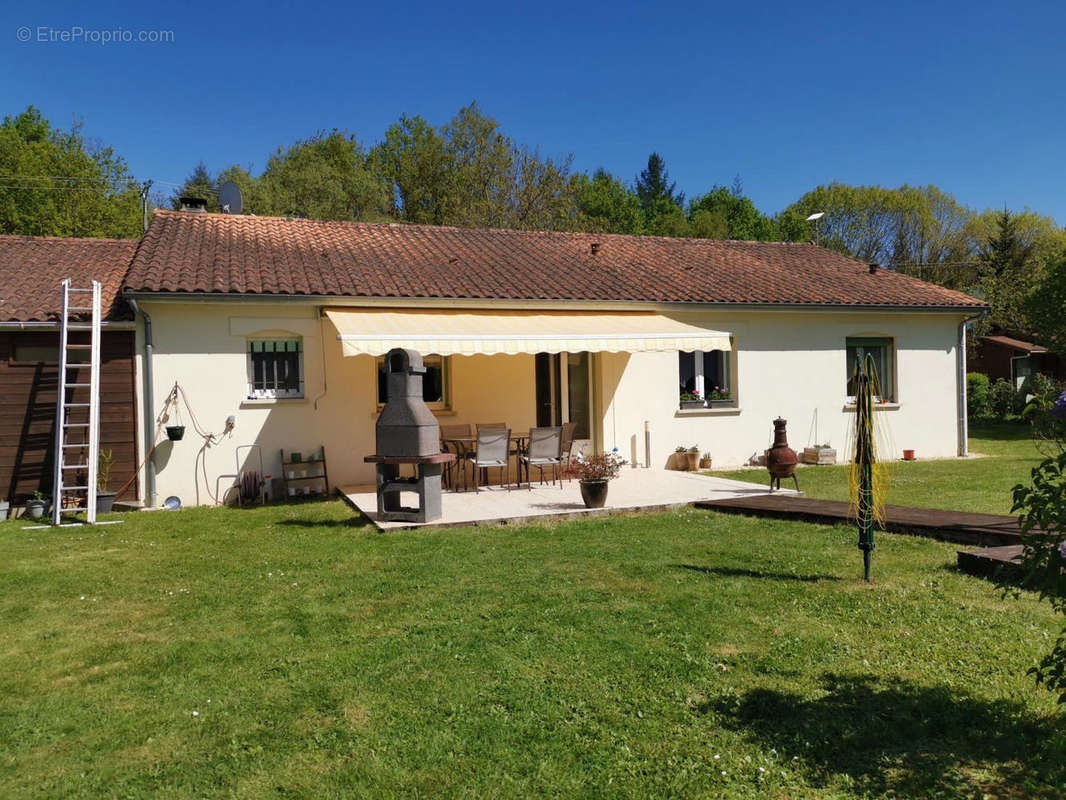 La terasse - Maison à SAINT-JORY-DE-CHALAIS