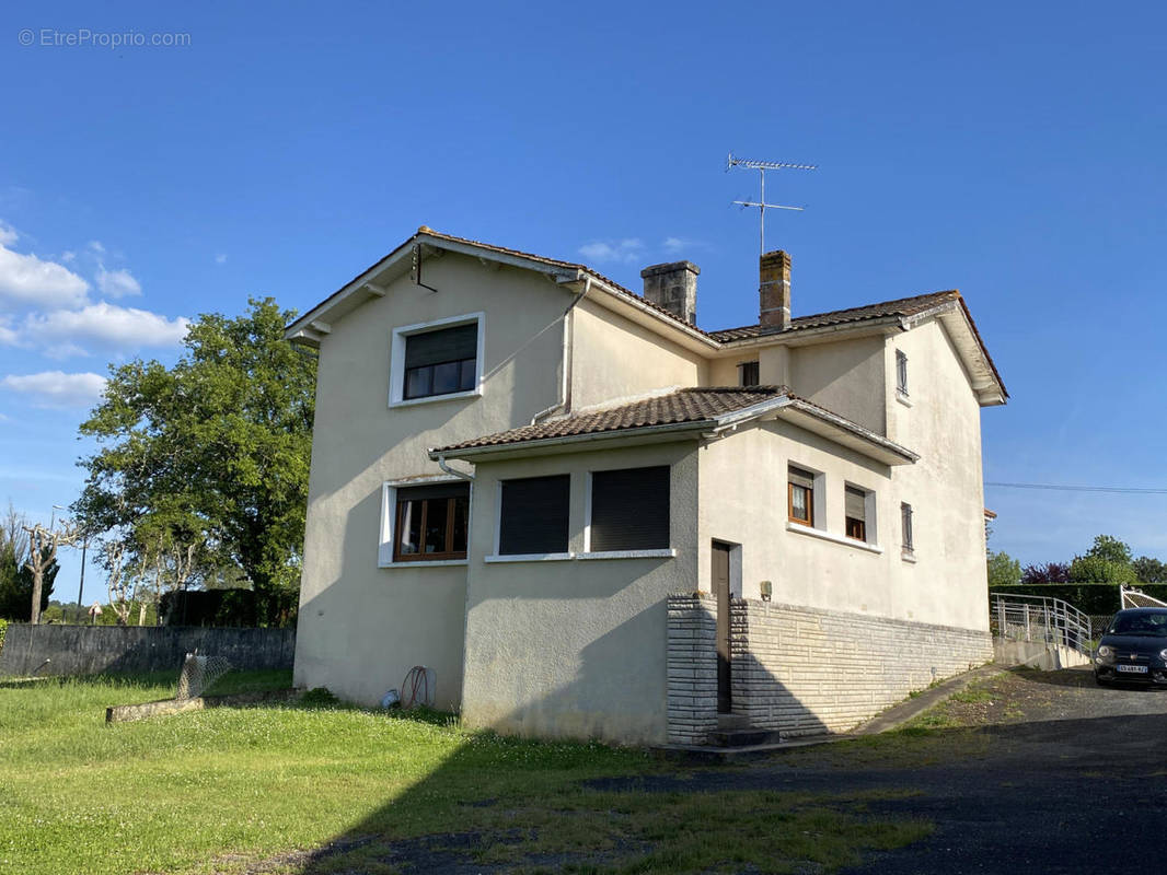 -maison spacieuse - Maison à CHENAUD